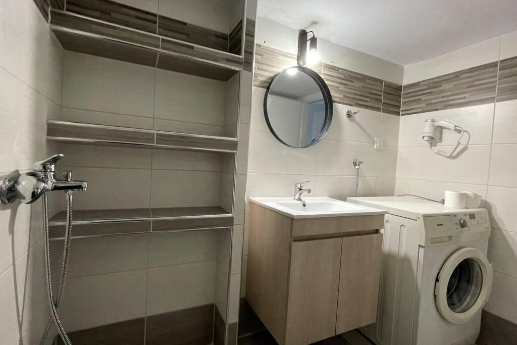 2 Mon-Keys Apartment เทสซาโลนิกิ ภายนอก รูปภาพ
